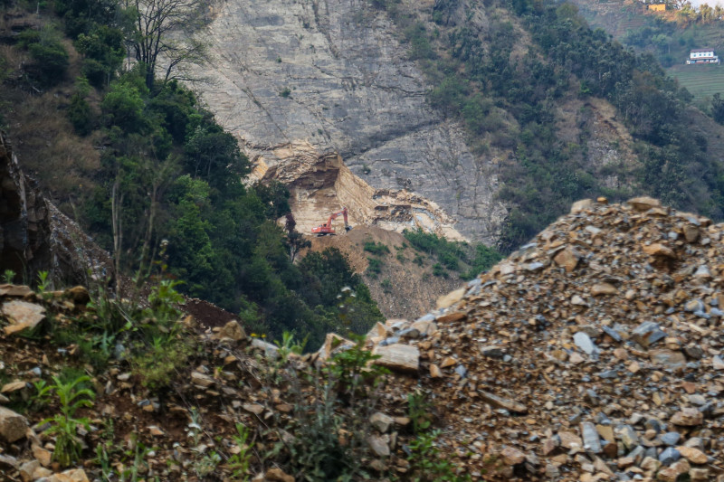 रोशी र कलाती क्षेत्रमा सञ्चालित क्रसर र ढुङ्गा खानी (तस्वीरहरू)