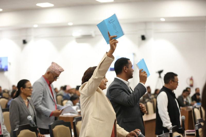 विपक्षीले सदनमा खोजे प्रधानमन्त्री, पेलेरै अघि बढेका सभामुखलाई सत्तापक्षका सांसदको साथ