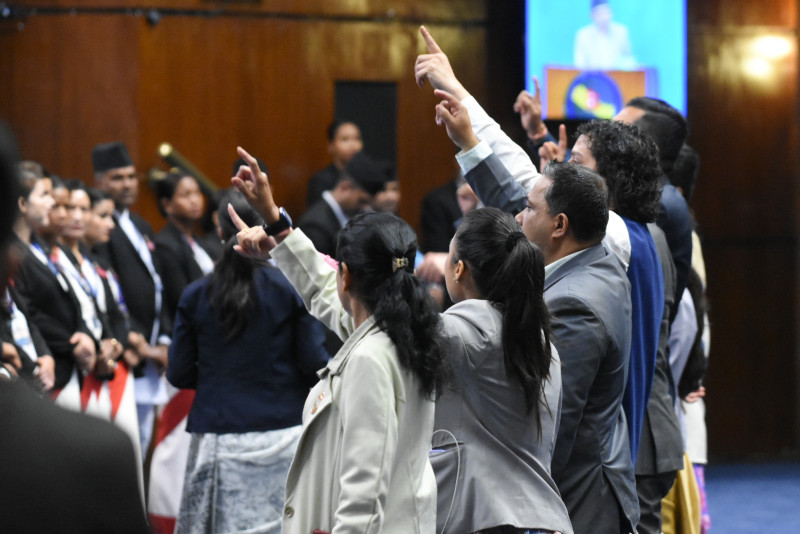 संसदमा आज पनि रास्वपाको नाराबाजी, आधा घण्टाका लागि बैठक स्थगित