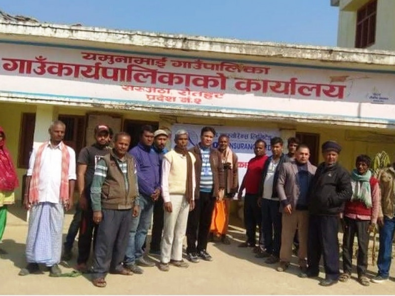 रौतहकाे यमुनामाई गाउँपालिकामा अजोड इन्स्योरेन्सको घुम्ती बीमा सेवा कार्यक्रम
