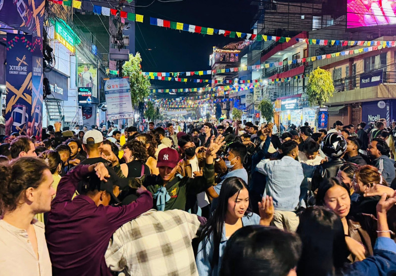 नयाँ वर्षमा मस्त झुम्यो पोखरा