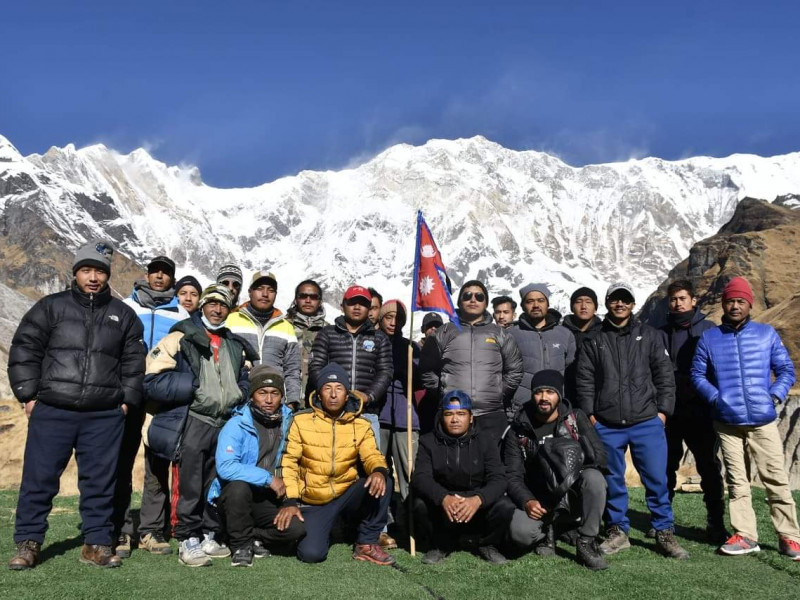 अन्नपूर्ण पदमार्गका व्यवसायी आन्दोलित, हेलिप्याडमा गाडियो झण्डा