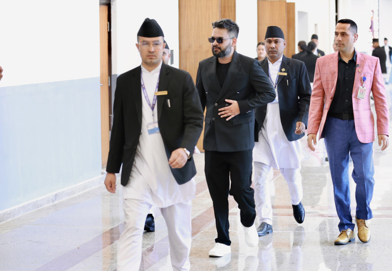 ‘अरुको देशको सीमा मिचेका छौँ भन्ने दुर्लभ प्रधानमन्त्री’