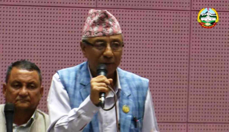 एमाले सांसद श्रेष्ठले भने- मुख्यमन्त्रीज्यू महाराजा होइबक्सिन्छ भने पनि संसद आइस्यो, साष्टाङ्ग दण्डवत् गर्छु  