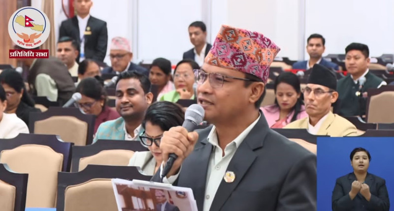 रास्वपा सचेतकको प्रश्न– आँधीबेहरी सामना गरेर नेपाली प्रेस यहाँ आइपुगेको हो, दुईचार गाडीसँग तर्सिन्छ र ?