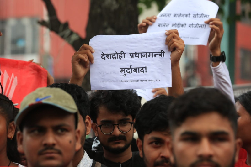 वालेन्द्रविरुद्ध काठमाडाैंमा प्रदर्शन [तस्वीरहरू]
