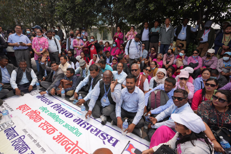 सरकारले शिक्षकहरूलाई फेरि वार्तामा बोलायो 