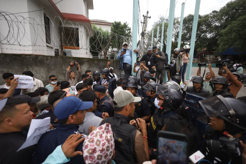 गणेश नेपाली मृत्यु प्रकरण : माइतीघरमा प्रदर्शन, अस्पतालमा अन्योल