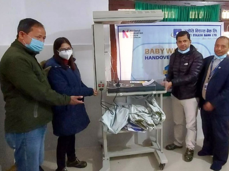 ज्योति विकास बैंकद्वारा महाकाली अञ्चल अस्पताल र प्युठान जिल्ला अस्पताललाई बेबी वार्मर प्रदान