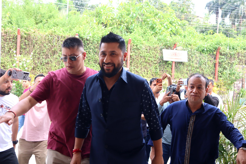हामी लोकतन्त्रप्रति प्रतिबद्ध छौँः सभापति लामिछाने