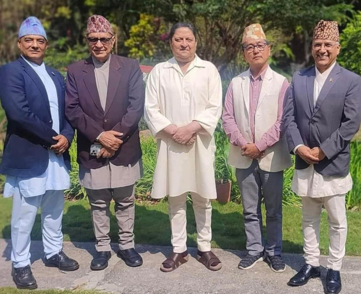 पूर्वराजा ज्ञानेन्द्रसँग भेटवार्ता गर्न राप्रपाका नेताहरू झापामा 