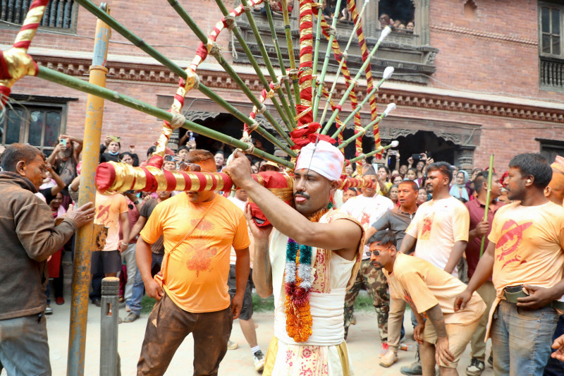 ८ रात ९ दिन मनाइने बिस्केट जात्रा सकिँदै
