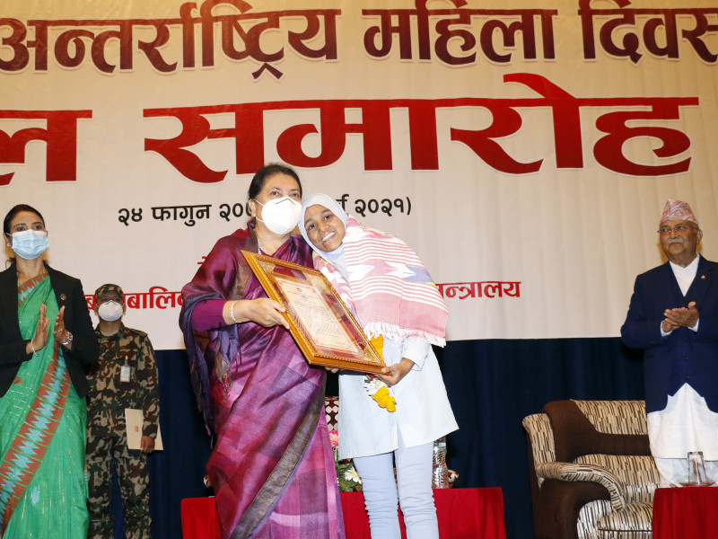 राष्ट्रपति भण्डारीसँग मुस्कान