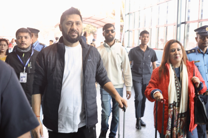रास्वपा सभापति रवि लामिछाने भारततर्फ प्रस्थान (तस्वीरहरू)
