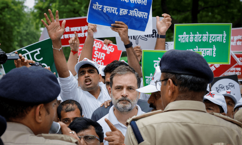 निर्वाचन आयोग र बीजेपी एकातिर, बाँकी दल अर्कोतिर: के हो राहुल गान्धीले चर्काएको ‘भोट चोरी’ काण्ड ?