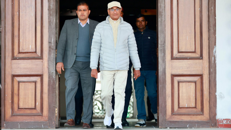 बयान दिएर सिंहदरबारबाट बाहिरिए लेखक (तस्वीरहरू)