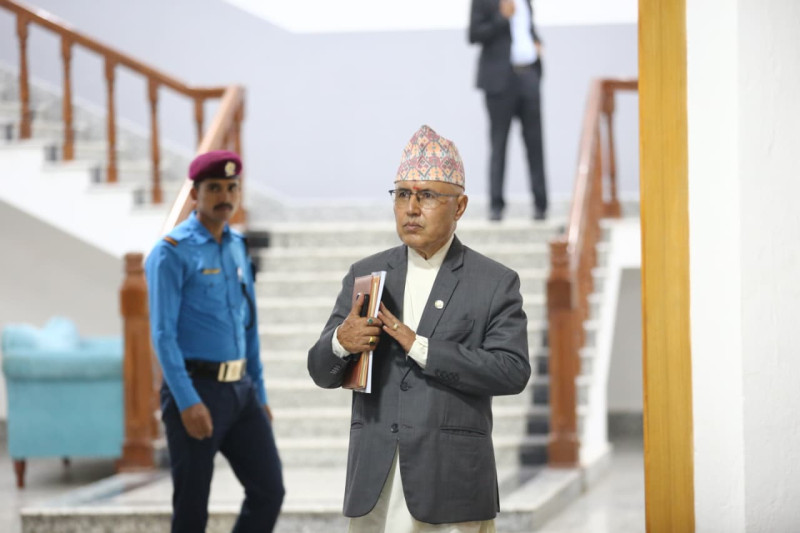 मेरो पदावधि सकिएको हुँदा कूटनीतिक राहदानी बुझाएको हुँ : अर्थमन्त्री खनाल