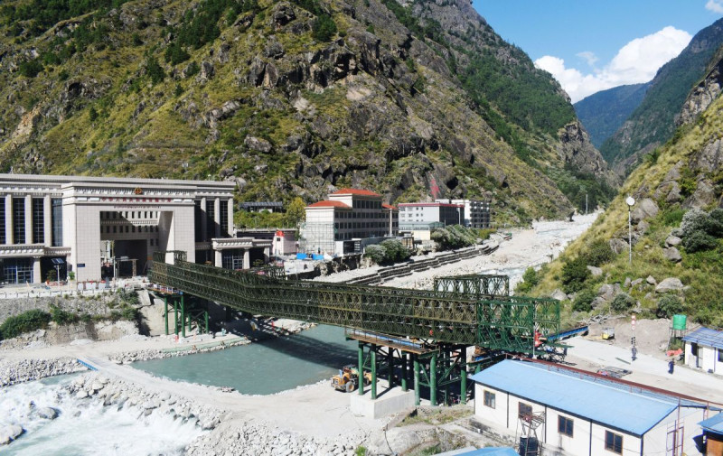 नेपाल–चीन जोड्‌ने ल्हेन्दे खोलाको मितेरी पुलको पुनर्निर्माण अन्तिम चरणमा