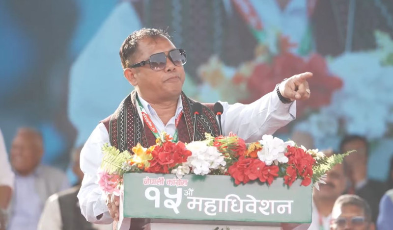 रेशम चौधरीले भने– गगनजी ऊ माथि आकाशमा हेर्नुस्