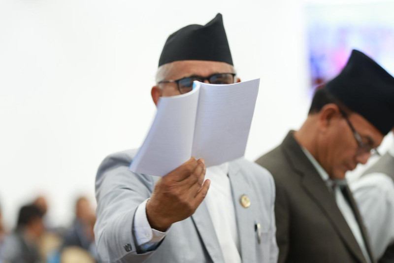 विपक्षी सांसदले सभामुखलाई नियमावलीको खाली पेज देखाएपछि...
