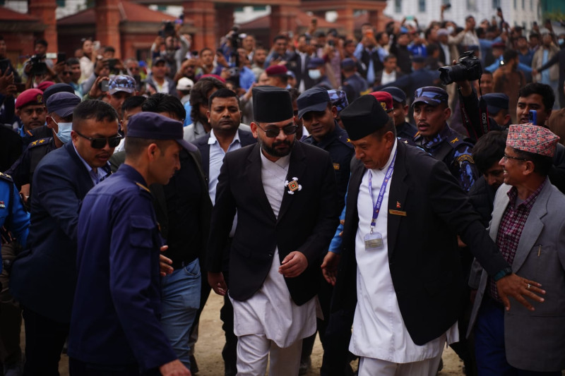 सिलाम साक्मा लगाएर शपथग्रहण समारोहमा पुगे बालेन