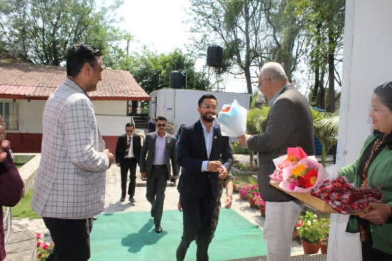 शिक्षामन्त्री पोखरेलकाे निर्देशन– पुस्तक समयमै छापेर विद्यार्थीको हातमा पुर्‍याउने व्यवस्था गर्नू