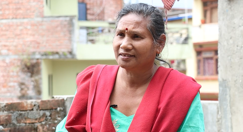 भूकम्पमा परिवार गुमाएकी नानीमैजुले जेनतेन घर ठड्याइन्, तर ऋणले थिचिइन्