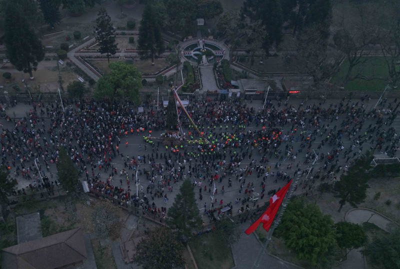 काठमाडौंमा सुरु भयो सेतो मछिन्द्रनाथको रथयात्रा (तस्वीरहरू)