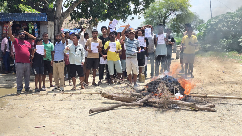 सिरहामा प्रधानमन्त्री शाह र गृहमन्त्री गुरुङविरुद्ध नाराबाजी