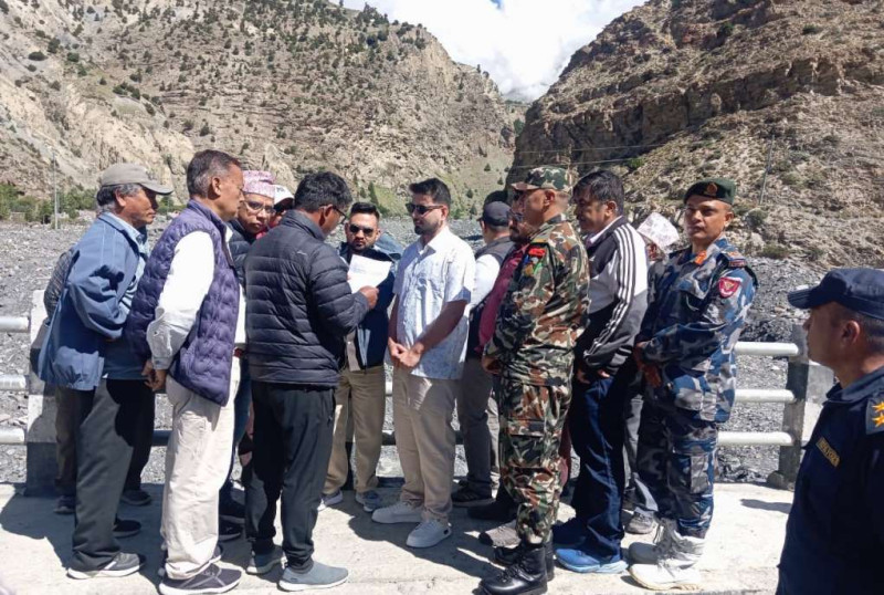 कोरला सडक निरीक्षणका लागि पूर्वाधारमन्त्री लम्साल मुस्ताङमा