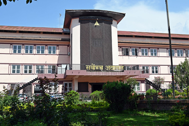 प्रधानमन्त्री ओलीविरुद्धको रिटमा सर्वोच्चको आदेश- राष्ट्रपति कार्यालय र संसद सचिवालयबाट कागजात झिकाउनू