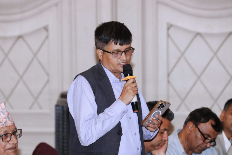 एमाले बैठकमा सूर्य थापाले भने– आन्तरिक ध्रुवीकरण अन्त्य गरेर अघि बढ्नुपर्छ