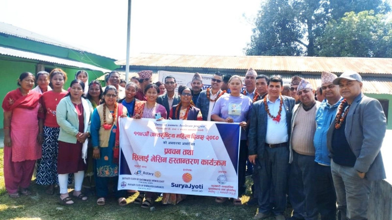 सूर्यज्योति लाइफद्वारा सिलाइकटाइ तालिम सञ्चालनका लागि १० थान मेसिन तथा सामग्री वितरण