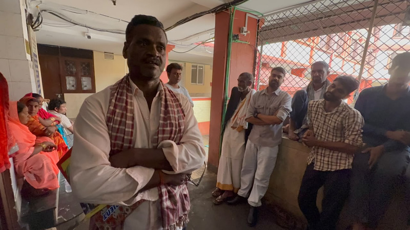 लालपुर्जा र नेपाली नागरिकता माग्दै काठमाडौं आइपुगे सुस्तावासी (तस्वीरहरू)