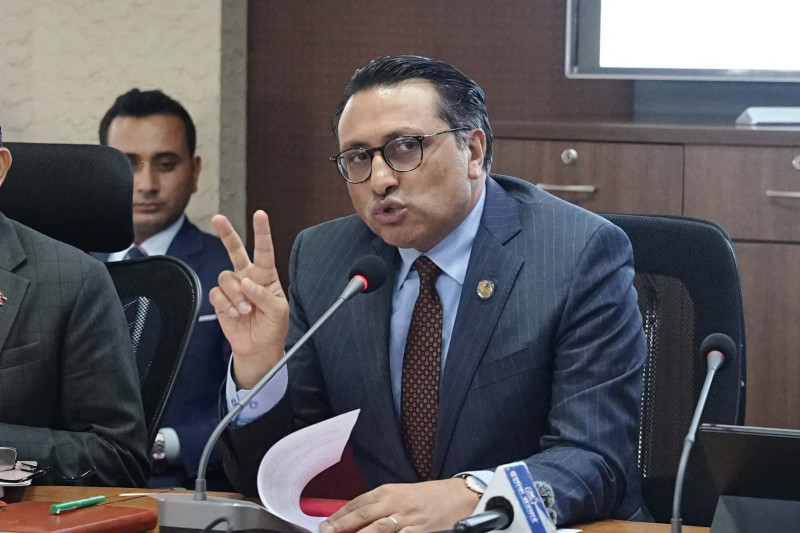समृद्ध नेपालका लागि ‘लगानी’ राष्ट्रिय एजेन्डा हुनुपर्छ : अर्थमन्त्री वाग्ले