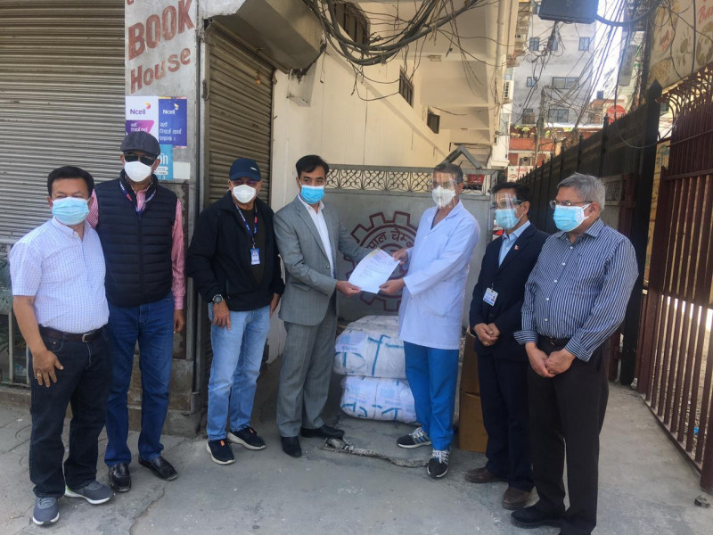 चेम्बरद्वारा अत्यावश्यक स्वास्थ्यसामग्री हस्तान्तरण, अर्को साता अक्सिजन सिलिन्डर दिने घोषणा