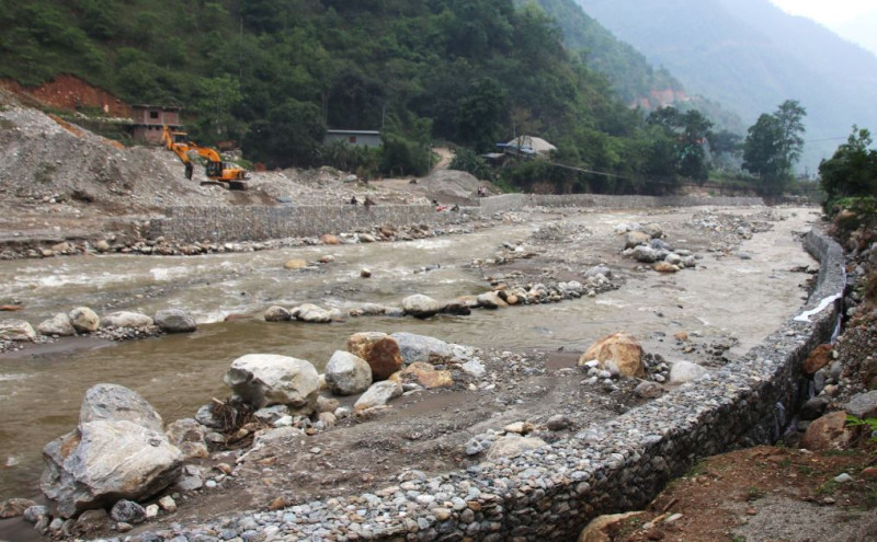 पाँचथरमा बस्ती जोगाउन तीन करोड लागतमा तटबन्ध निर्माण