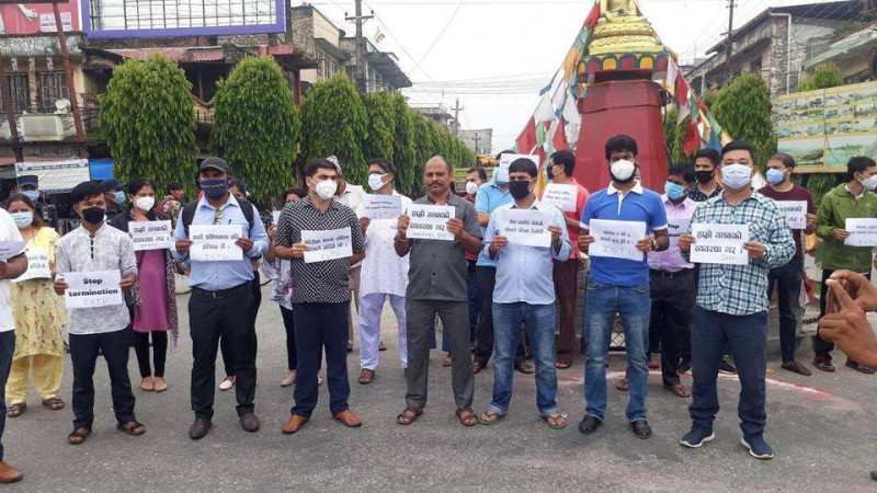 विद्यालयले तलब रोकेपछि शिक्षक आन्दोलित