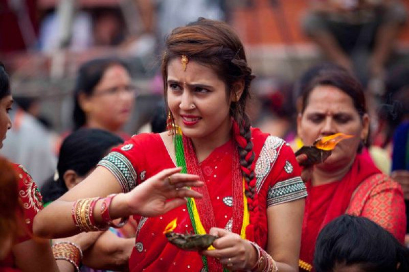 पण्डित देवमणि भट्टराई भन्छन्– तीजकाे व्रत महिला पुरुष दुवैले गर्नुपर्छ