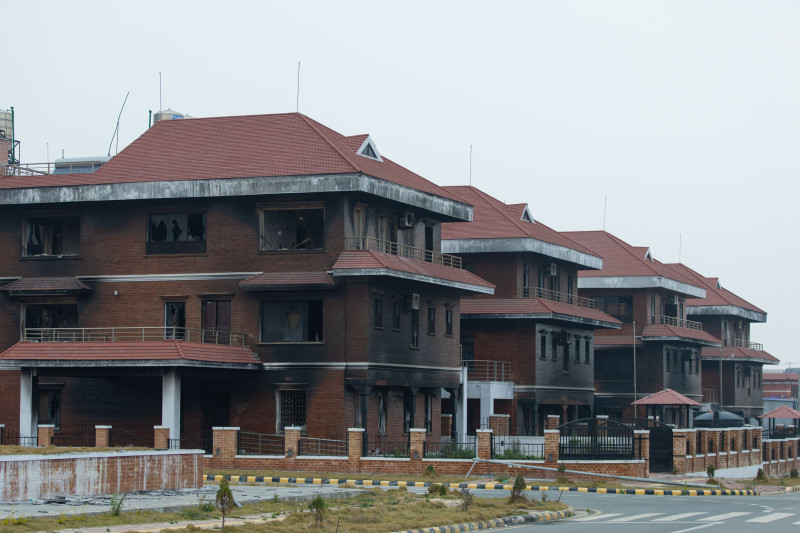 जेन–जी विद्रोहको क्रममा आगो लगाइएका मन्त्रीनिवास छैनन् बस्न लायक (तस्वीरहरू)
