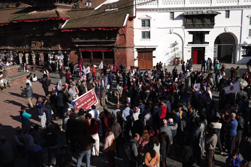 संसद विघटनविरुद्ध काठमाडाैंमा एमालेको प्रदर्शन (तस्वीरहरू)
