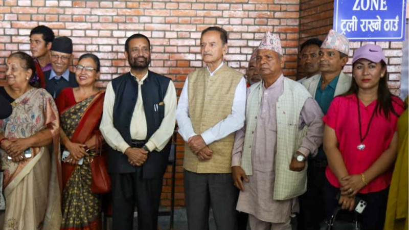 देउवालाई स्वागत गर्न विमानस्थलमा नेताहरूको ताँती, को–को पुगे ?