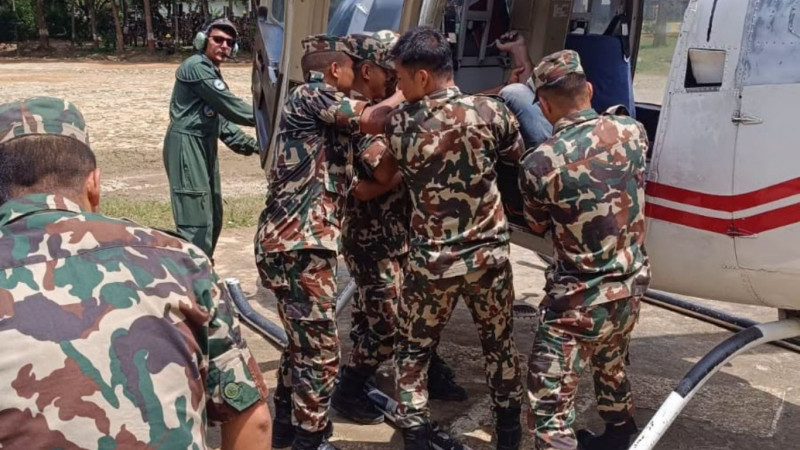 रसुवा बाढी :  सेनाको हेलिकाेप्टरमार्फत १२ जनाको उद्धार