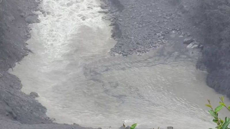 पहिरोले चाैलानी नदी आधा थुनियो, तटीय क्षेत्रमा सतर्कता अपनाउन आग्रह