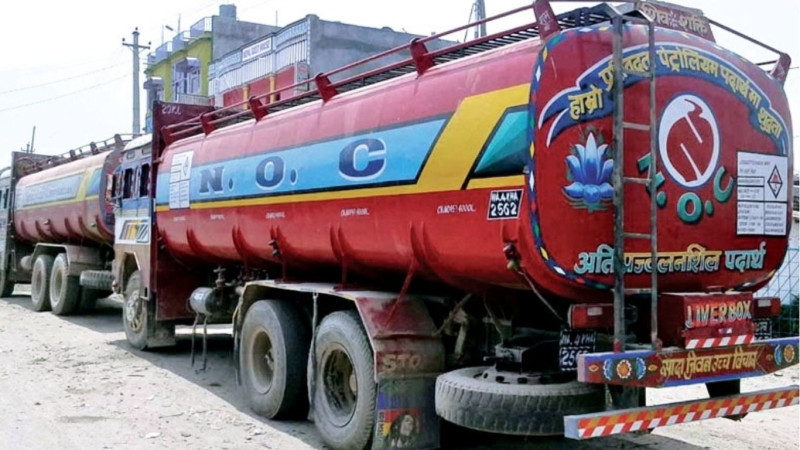 भारतबाट पेट्रोल लोड भएर आएको ट्यांकर बाटोबाटै गायब, ९ सय ७३ लिटर चोरी