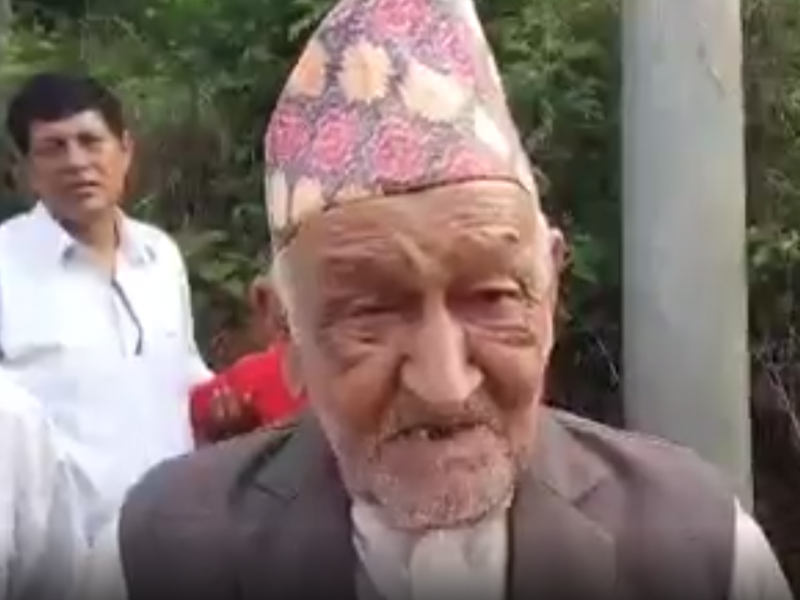 तनहुँमा १०० वर्षका  कृष्णप्रसाद पण्डितले गरे मतदान
