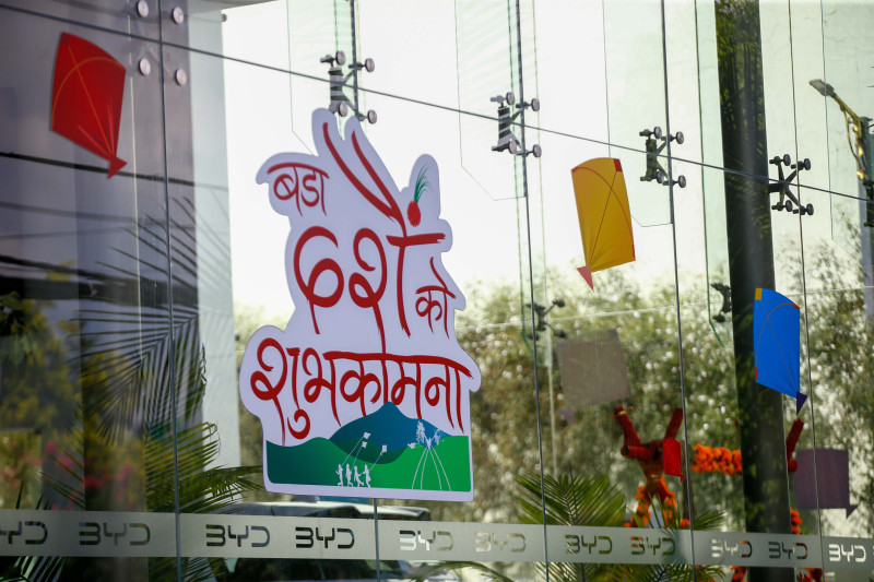चाडपर्वसँगै यसरी सजाइए सवारीसाधनका सोरुम (तस्वीरहरू)