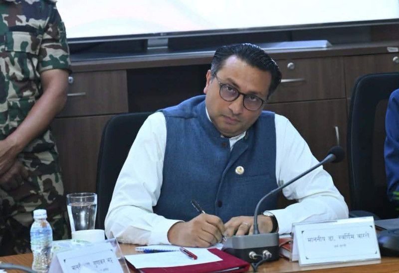 अर्थमन्त्री वाग्लेले आज बहुराष्ट्रिय २० ठूला करदाता कम्पनीका प्रतिनिधिसँग भेट गर्दै
