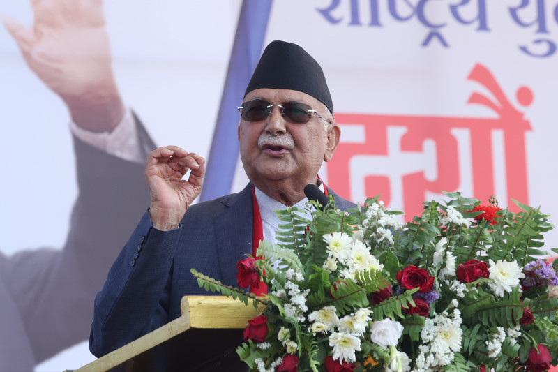 ज्ञानेन्द्रको कुण्डली हेरेर राजतन्त्र फर्किने भविष्यवाणी गर्नेहरूलाई ओलीले भने – मेरो पनि हेर्नुस्
