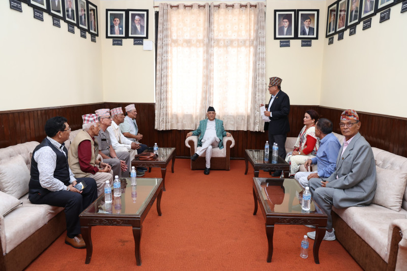 प्रधानमन्त्रीसँग राष्ट्रिय जेष्ठ नागरिक महासंघको भेट, जेष्ठ नागरिक बैंक स्थापनाको माग